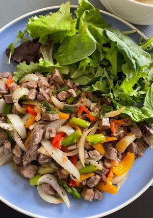 Hình của món Thịt bò xào ớt chuông.