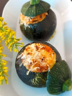 Una foto de Calabacines rellenos de mijo