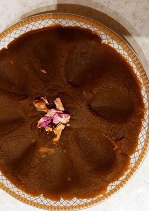 عکسی از دستور حلوا با شیره انگور