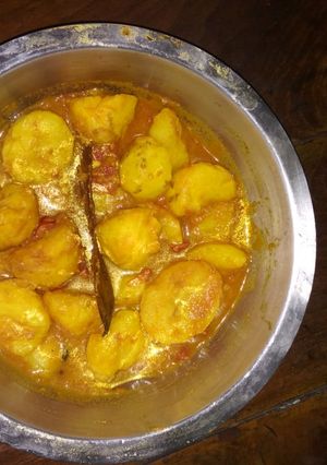 A picture of Dum aloo.