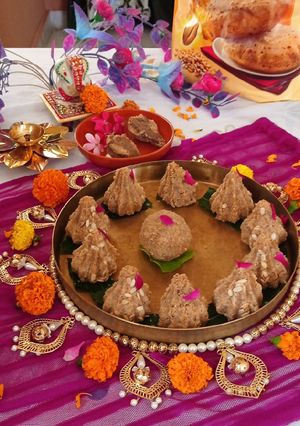 A picture of Caramel Apple Modak.