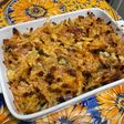 Gratin de macaronis au lard, courgettes et roquefort