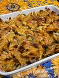 Gratin de macaronis au lard, courgettes et roquefort