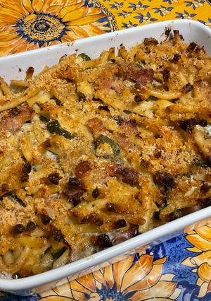 Une photo de Gratin de macaronis au lard, courgettes et roquefort