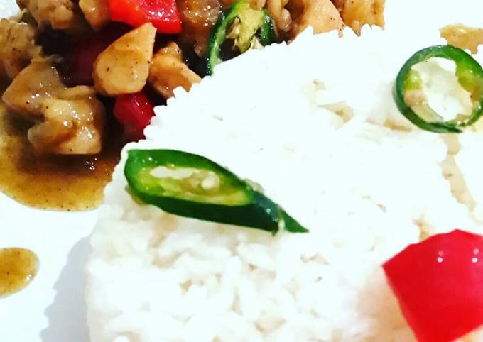 Cara Gampang Menyiapkan Nasi Ayam Cah Cabai Hijau yang Enak