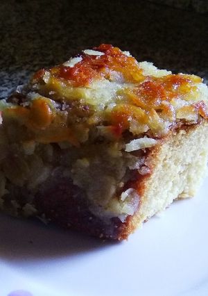 Una foto de Bizcocho con almendra y caramelo