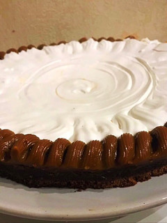 Una foto de Torta brownie con dulce de leche y merengue. Muy fácil, paso por paso