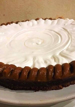 Una foto de Torta brownie con dulce de leche y merengue. Muy fácil, paso por paso