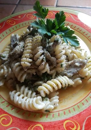 Foto di Fusilli con carciofi,piselli e asparagi selvatici