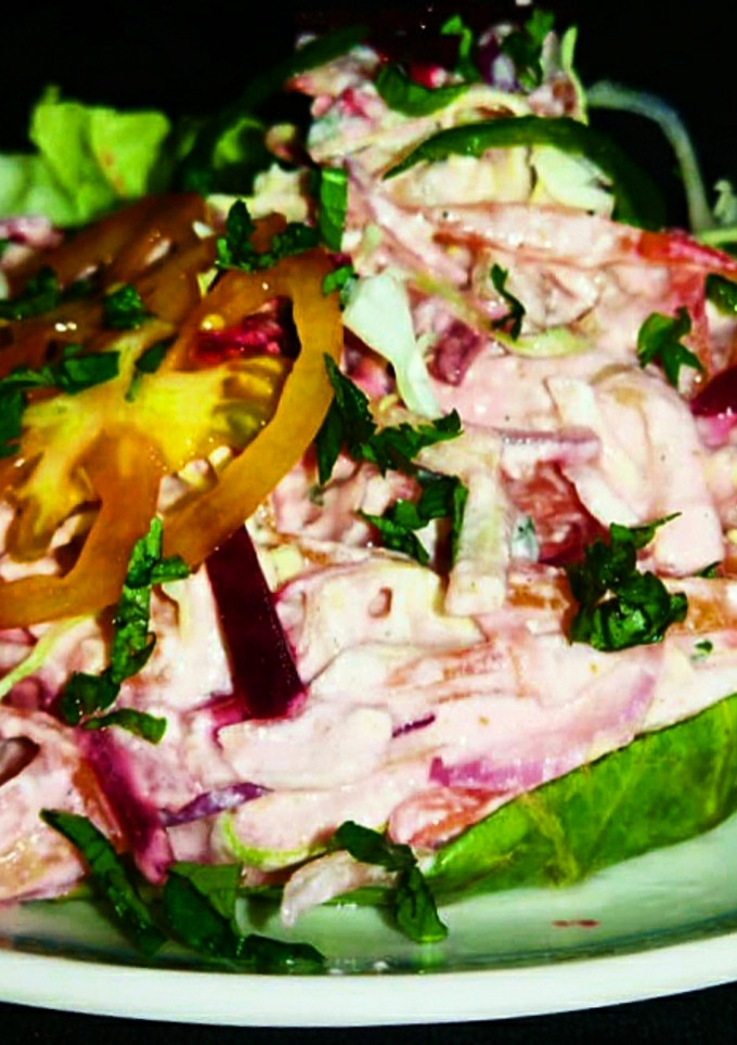 मिक्स वेजिटेबल दही सलाद (mix vegetable dahi salad recipe in Hindi) रेसिपी मुख्य फोटो