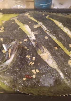 Una foto de Rodaballo al horno con txakoli