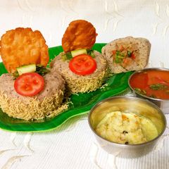 A picture of Jhalmuri idli.