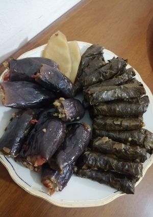 صورة لوصفة ورق عنب وباذنجان بالخضرة يالنجي
