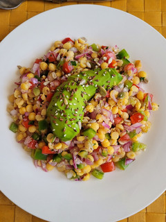 Una foto de Ceviche de garbanzos (alto en proteína vegetal)
