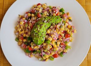 Una foto de Ceviche de garbanzos (alto en proteína vegetal)