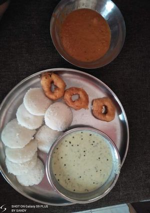 इडली सांबर (idli sambar recipe in Hindi) रेसिपी मुख्य फोटो