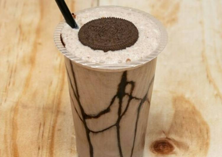 Oreo & ice-cream milkshake