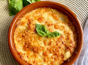 Foto principal de Lasaña de espinacas con cebolla caramelizada en Airfryer