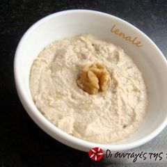 A picture of Skordalia with walnuts from Thrace.