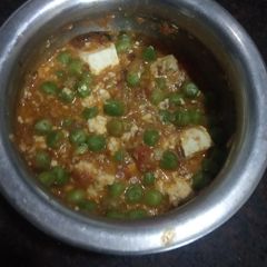 A picture of Matar paneer.