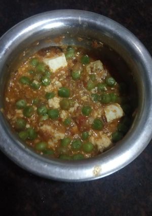 A picture of Matar paneer.