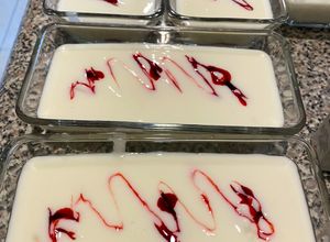 Una foto de Gelatina Keto de Yogurt con fresas