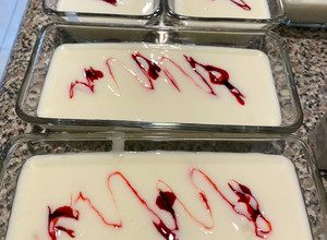 Una foto de Gelatina Keto de Yogurt con fresas