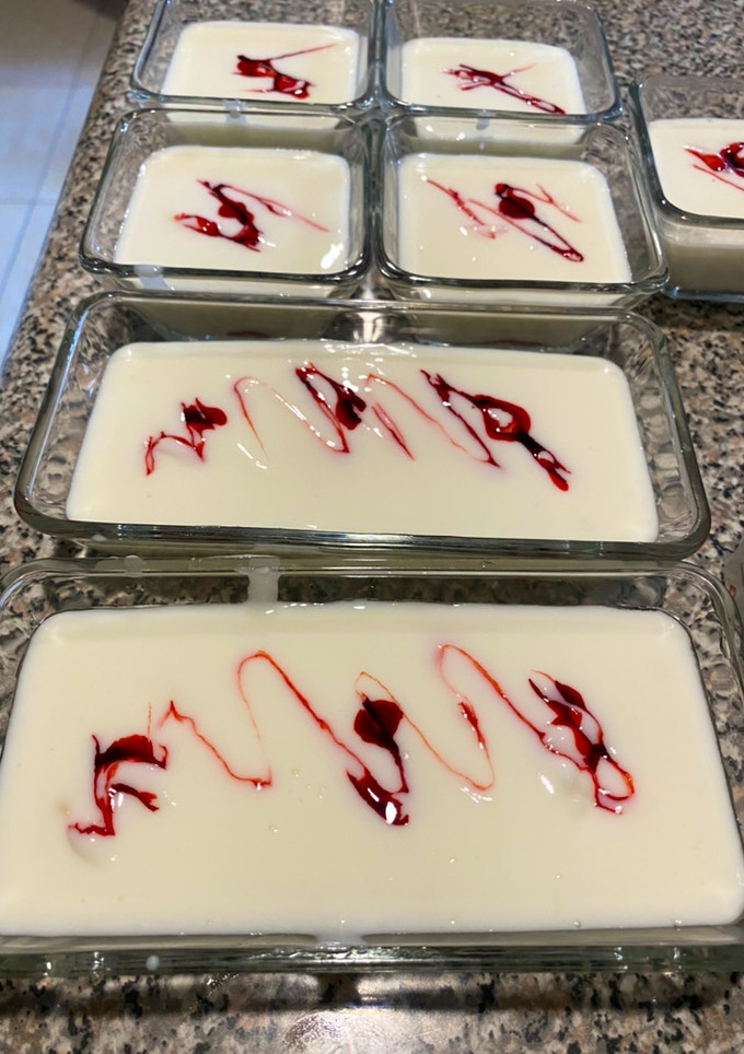Una foto de Gelatina Keto de Yogurt con fresas