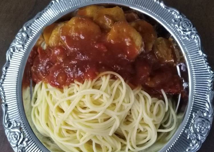 Spaghetti with eggplan sauce