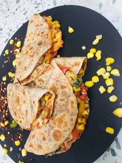 રોટી ટાકોસ (Roti Tacos Recipe In Gujarati) રેસીપી મુખ્ય ફોટો
