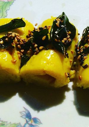 A picture of Khandvi.