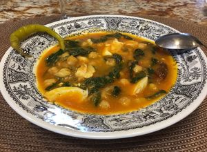 Foto principal de Potaje de bacalao, garbanzos y espinacas