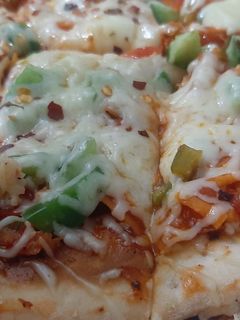 પીઝા(pizza recipe in gujarati) રેસીપી મુખ્ય ફોટો