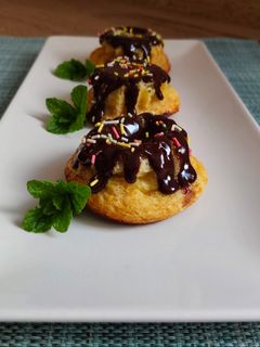 Una foto de Mini bizcochos de mascarpone con baño de ganache