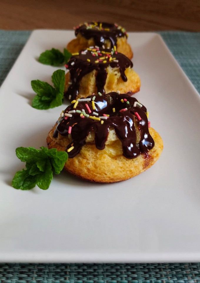 Una foto de Mini bizcochos de mascarpone con baño de ganache