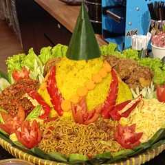 A picture of Tumpeng Kuning.