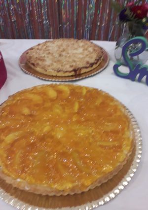 Una foto de Tarta de gelatina y duraznos 🍑