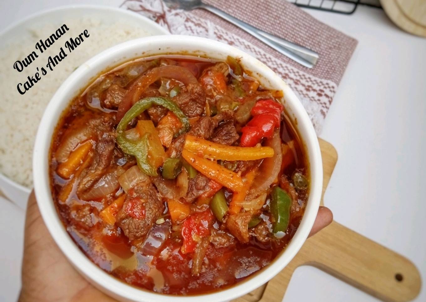 Shredded beef sauce with veggies
