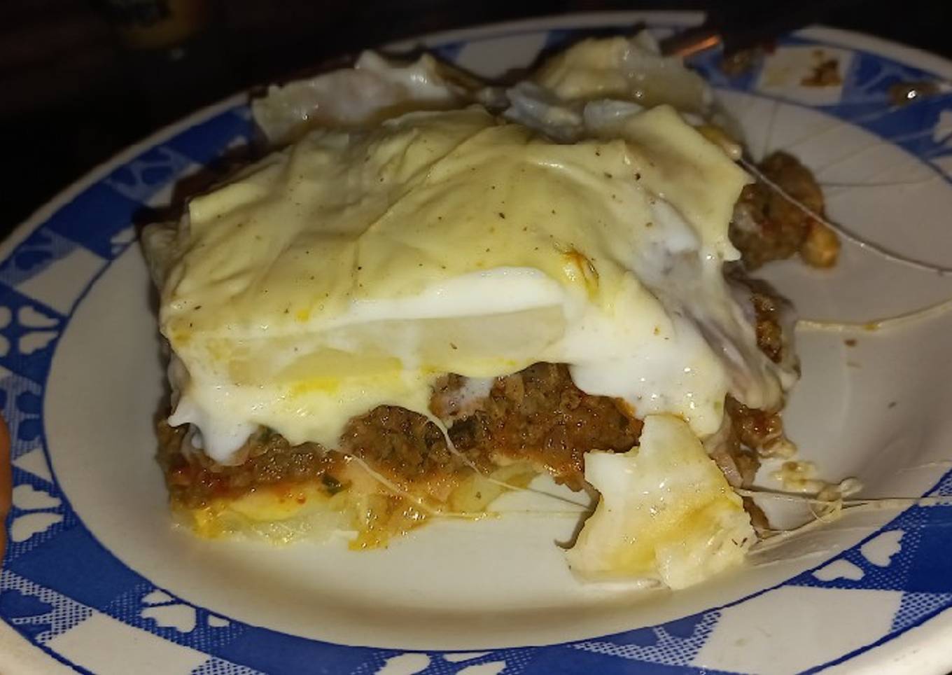 Pastel de papa con carne y salsa blanca