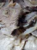 Bisteces de res encebollados