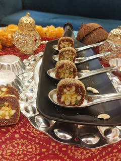 A picture of Anjeer Khajoor Roll.
