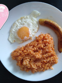 Una foto de Arroz a la cubana tradicional