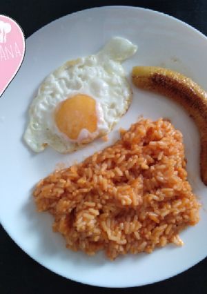 Una foto de Arroz a la cubana tradicional
