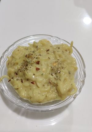 A picture of Cheesy maggi.