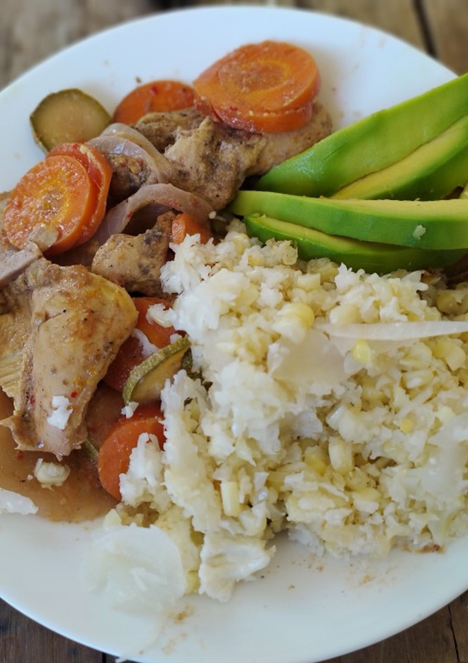 Una foto de Pollo en salsa de ciruela