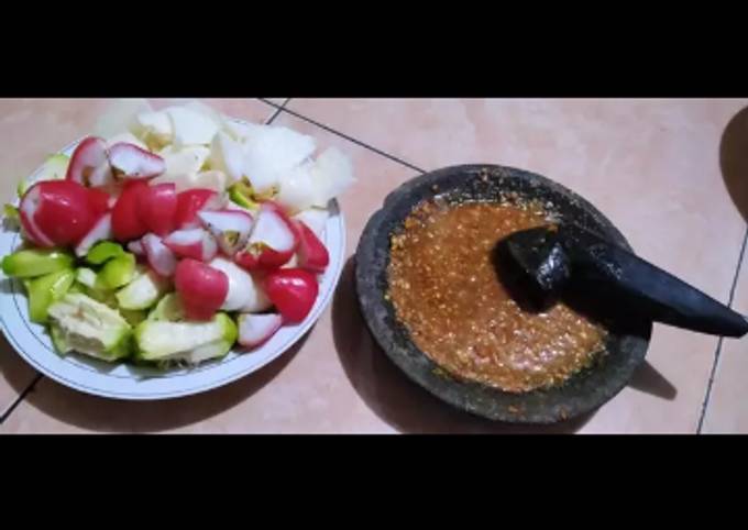 Bagaimana Menyiapkan Rujak buah Anti Gagal