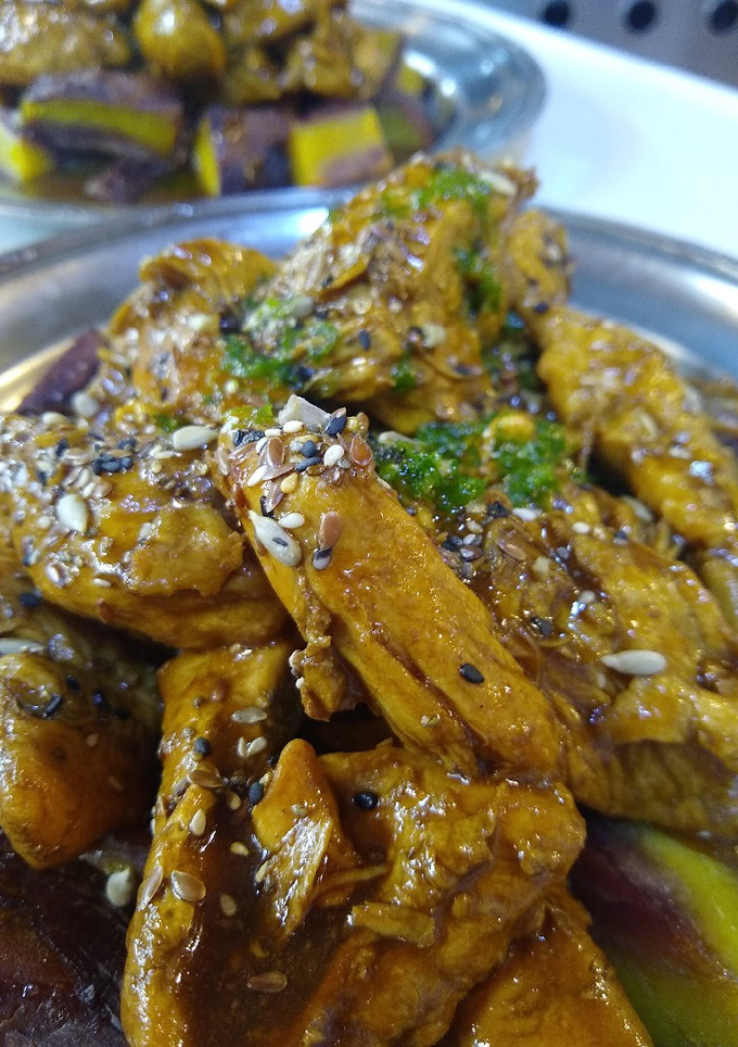 Una foto de Pechugas de pollo con salsa de soja y batata
