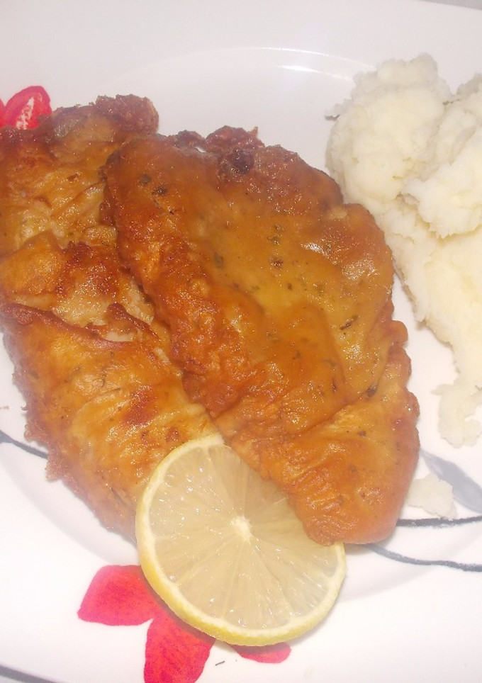Una foto de Milanesas de pescado a la marinera!
