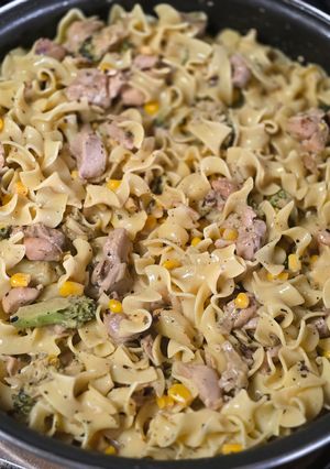 Una foto de Pasta con pollo y brócoli
