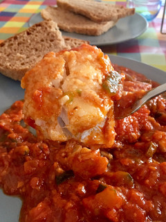 Una foto de Bacalao con tomate 🍅👨🍳